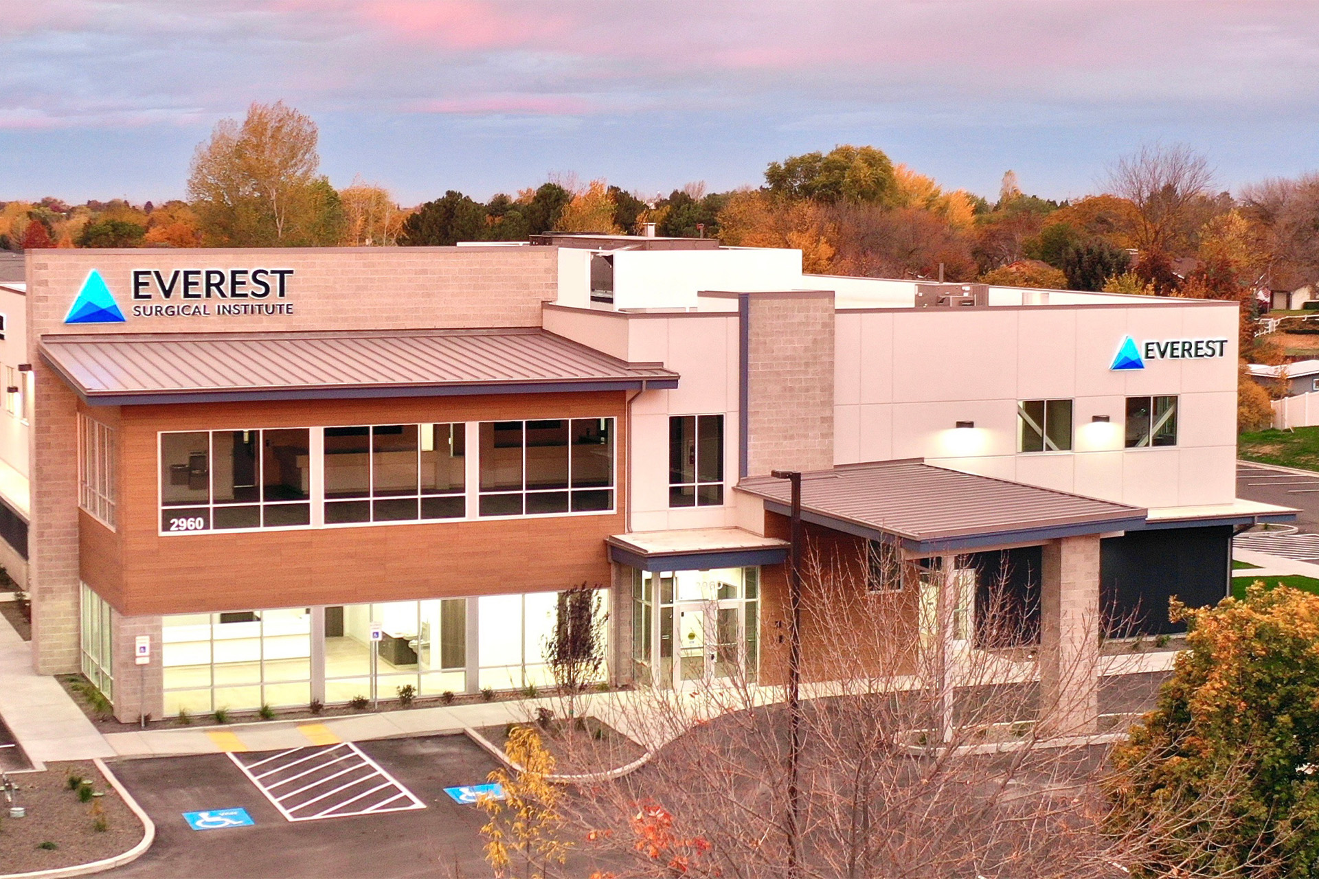Everest Surgical Institude seen from outside